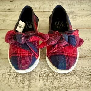NWOB TOMS Toddler Slip-on Shoes 5